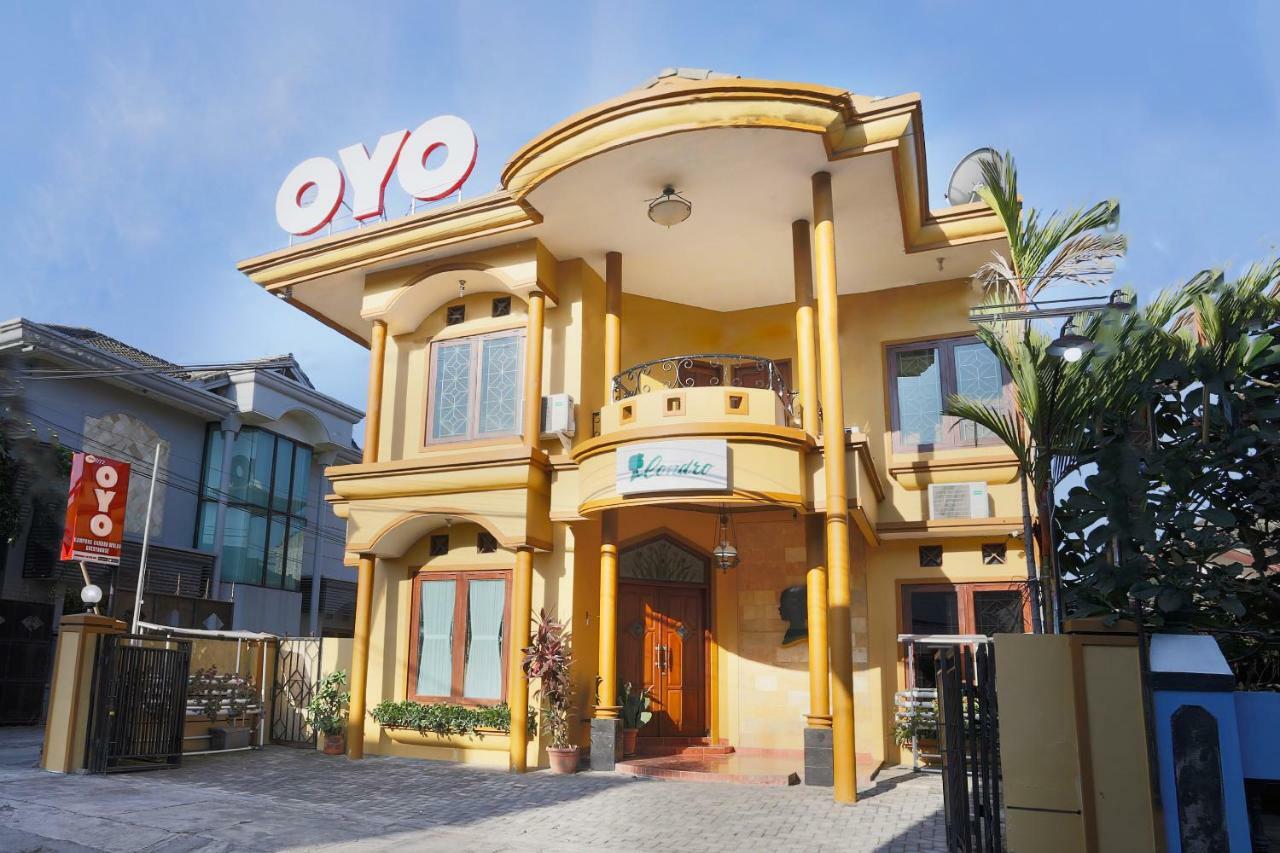 Oyo 1072 Kampung Condro Wulan Guesthouse Maguwo Extérieur photo
