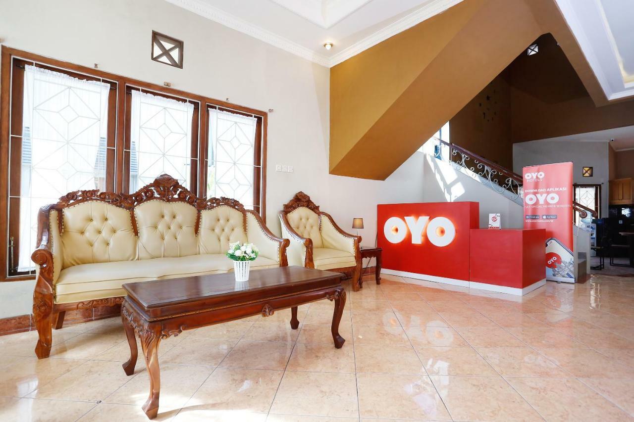 Oyo 1072 Kampung Condro Wulan Guesthouse Maguwo Extérieur photo