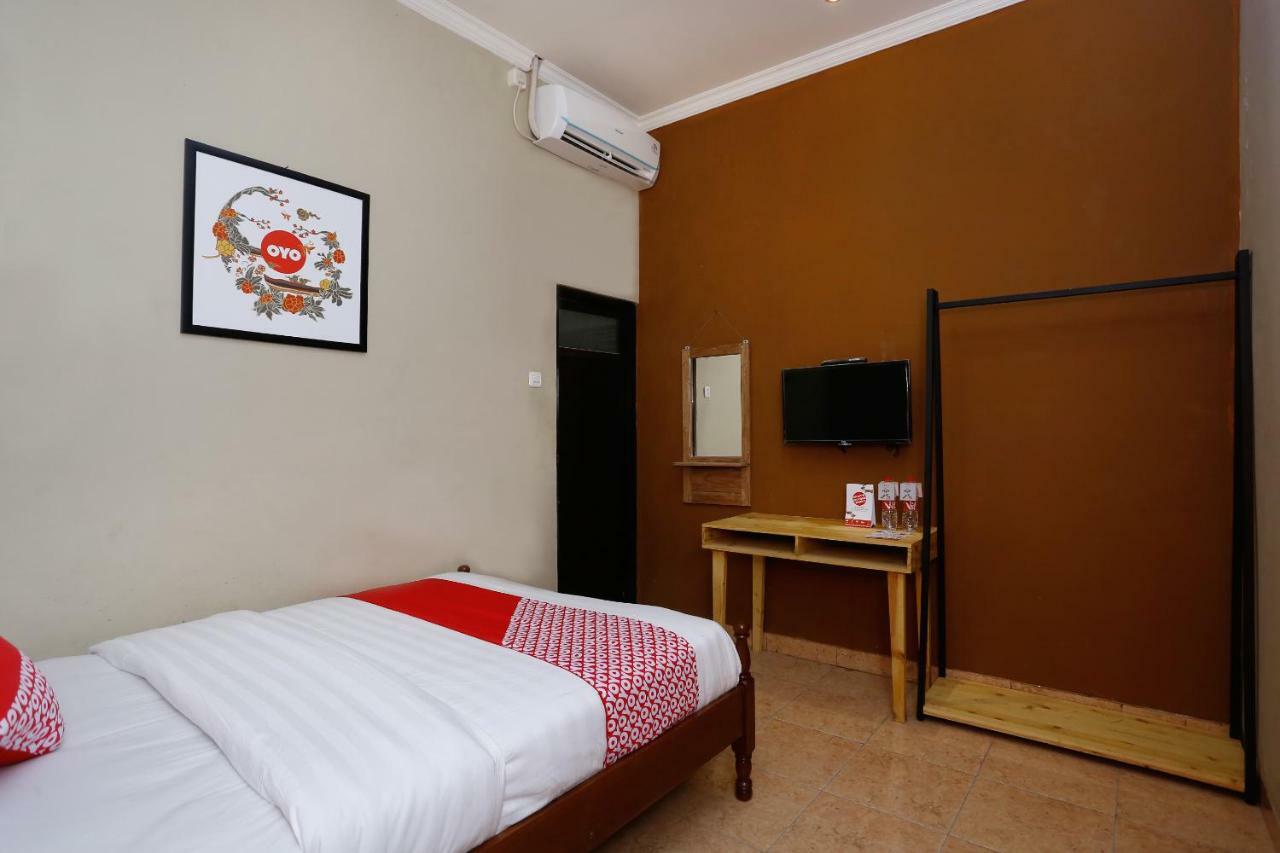 Oyo 1072 Kampung Condro Wulan Guesthouse Maguwo Extérieur photo