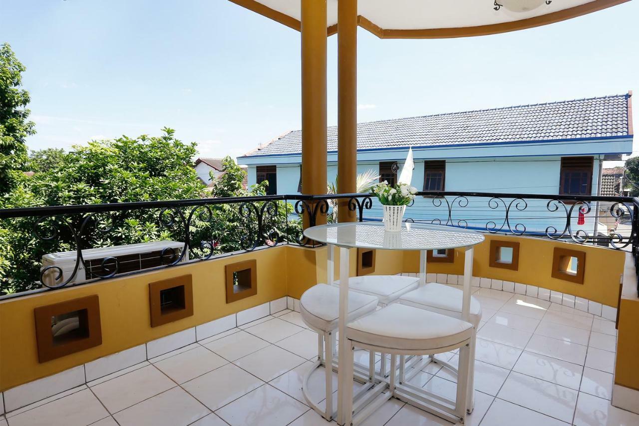 Oyo 1072 Kampung Condro Wulan Guesthouse Maguwo Extérieur photo