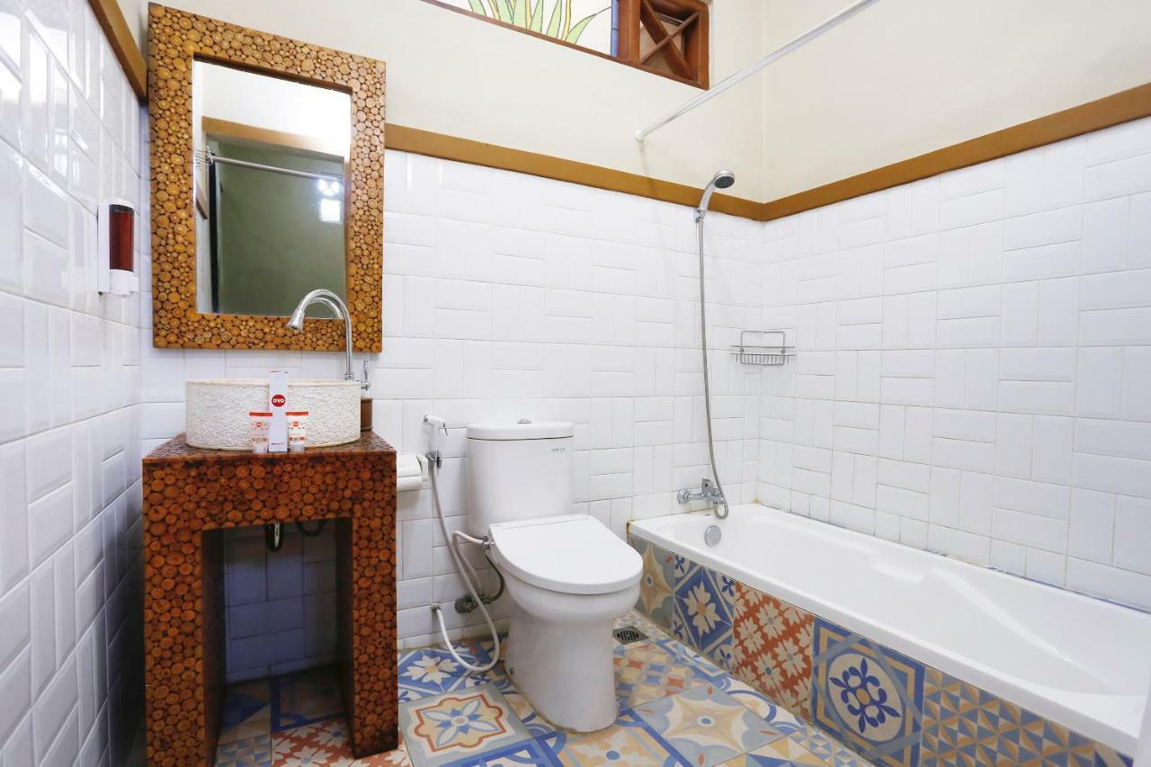 Oyo 1072 Kampung Condro Wulan Guesthouse Maguwo Extérieur photo