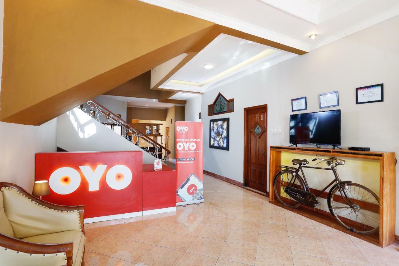 Oyo 1072 Kampung Condro Wulan Guesthouse Maguwo Extérieur photo