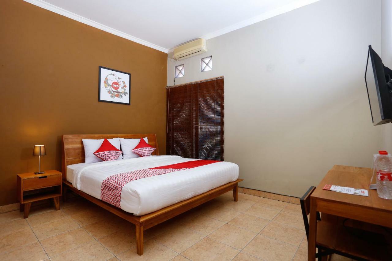 Oyo 1072 Kampung Condro Wulan Guesthouse Maguwo Extérieur photo