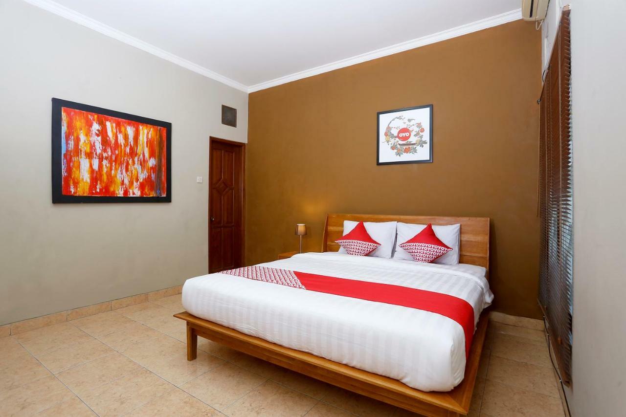 Oyo 1072 Kampung Condro Wulan Guesthouse Maguwo Extérieur photo