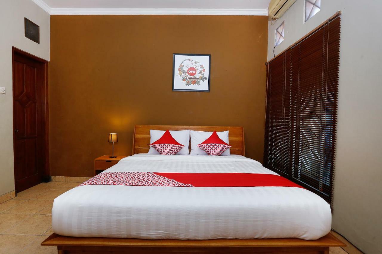 Oyo 1072 Kampung Condro Wulan Guesthouse Maguwo Extérieur photo