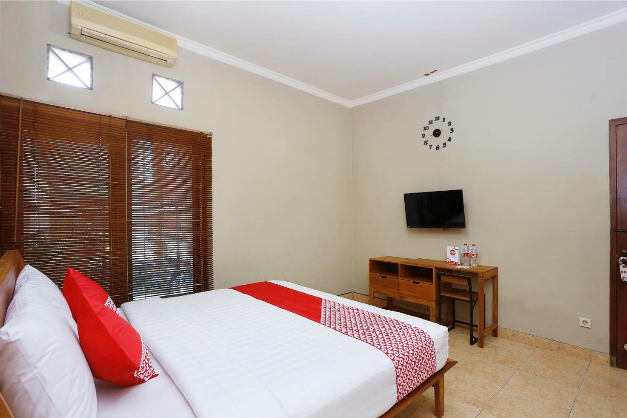 Oyo 1072 Kampung Condro Wulan Guesthouse Maguwo Extérieur photo