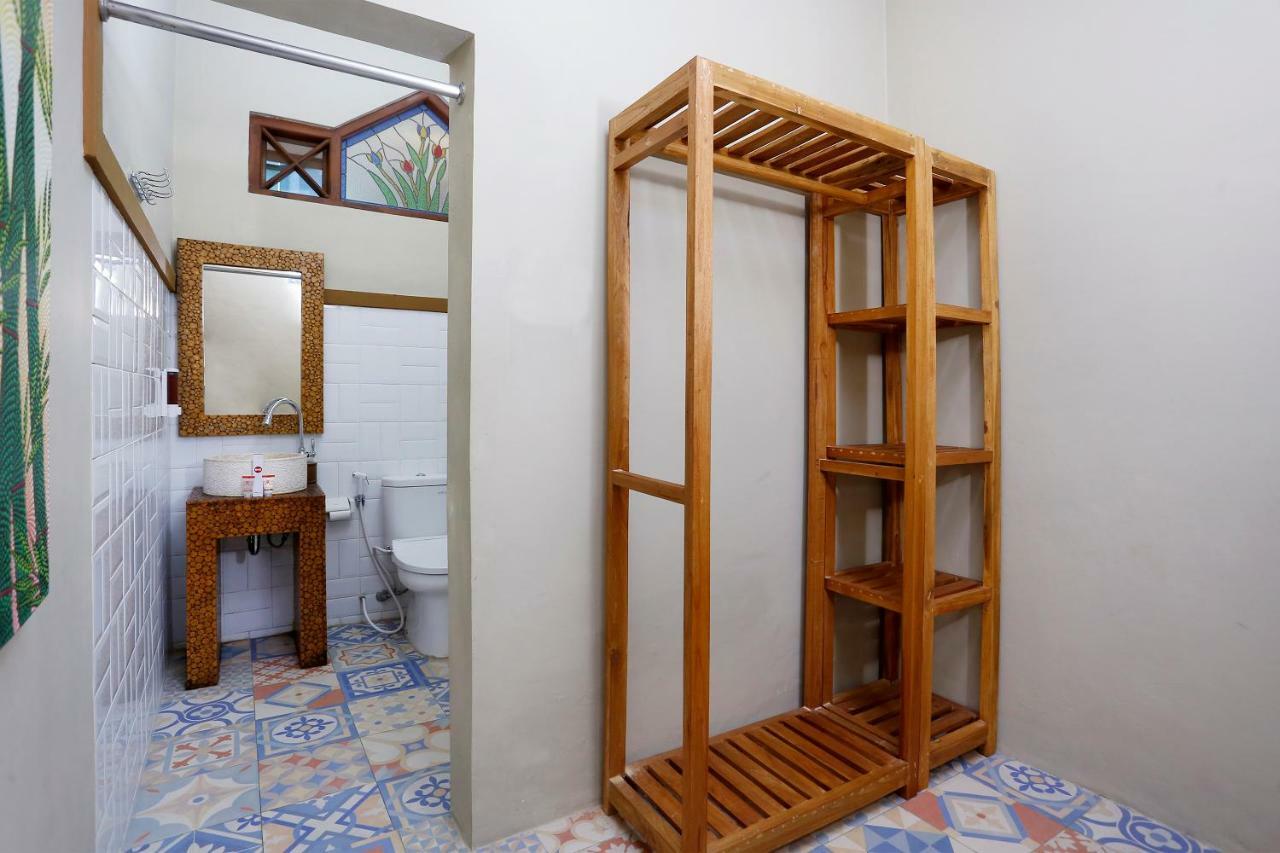 Oyo 1072 Kampung Condro Wulan Guesthouse Maguwo Extérieur photo